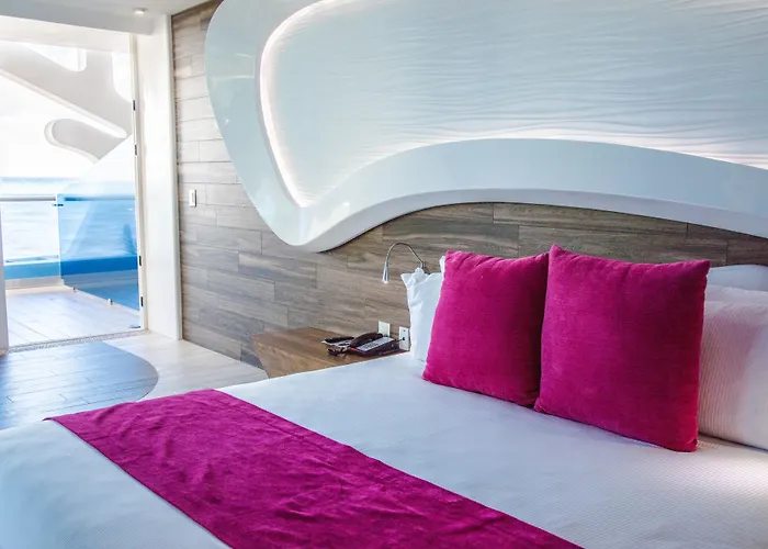 We Uniq El Carmen Adults Only 5*
