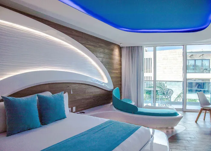 We Uniq El Carmen Adults Only Hotel