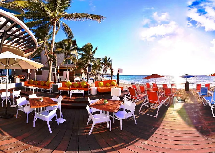 We Uniq El Carmen Adults Only 5*