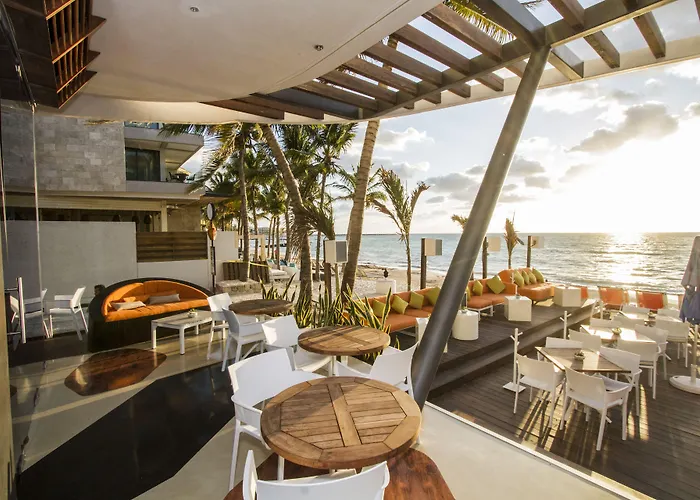 We Uniq El Carmen Adults Only Hotel
