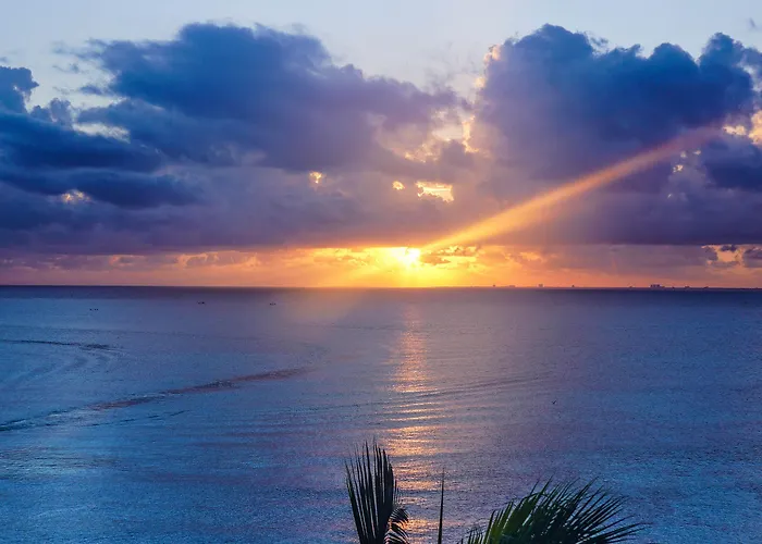 We Uniq El Carmen Adults Only Hotel