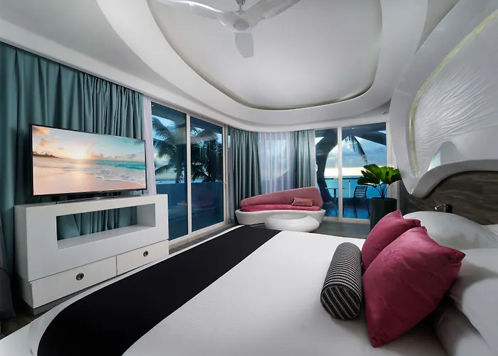 We Uniq El Carmen Adults Only 5*