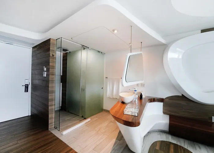 We Uniq El Carmen Adults Only Hotel