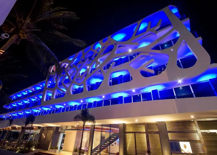 We Uniq El Carmen Adults Only Hotel 5*